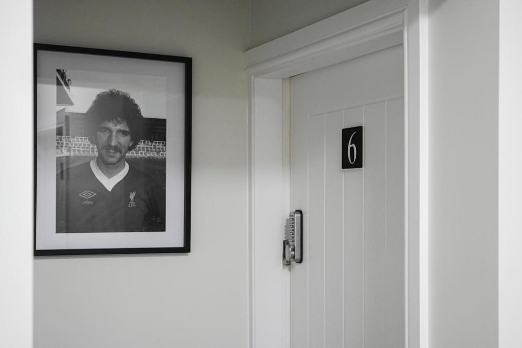 The Boot Rooms Anfield Liverpool Esterno foto